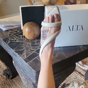 Women's Stylish Cream Heels